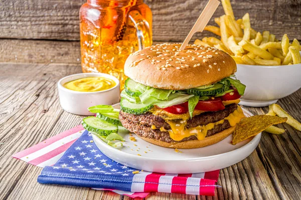 Świętujemy Dzień Niepodległości Lipca Tradycyjny Amerykański Dzień Pamięci Patriotyczny Piknik — Zdjęcie stockowe