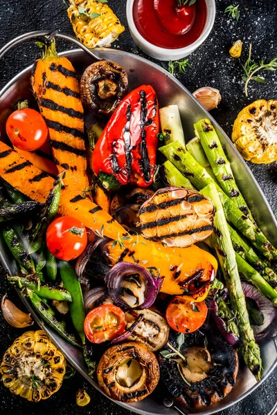 Heißer Gemüsesalat Verschiedenes Gegrilltes Gemüse Auf Einem Teller Anrichten Veganes — Stockfoto
