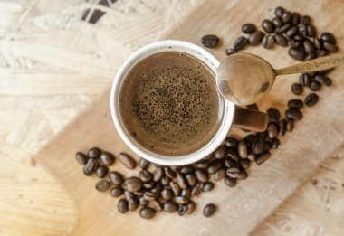 taze çekilmiş kahve, kahve çekirdekleri