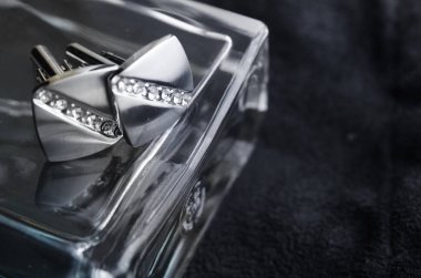 Gümüş Kol düğmeleri, parfüm şişe