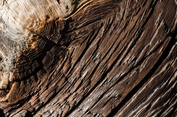 傷や深いひびで茶色の木の板 — ストック写真