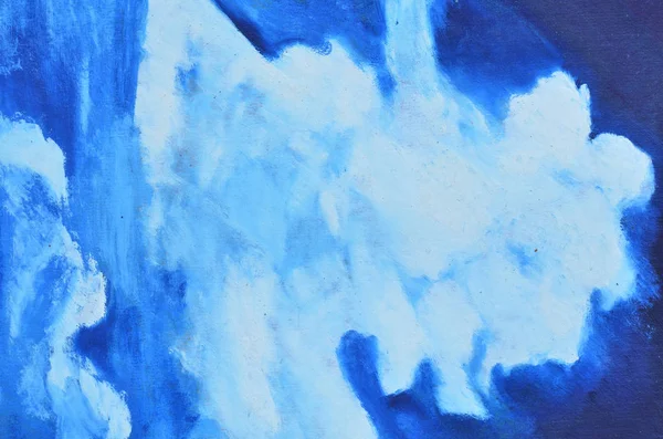 Τα κτυπήματα του ένα λευκό χρώμα ακουαρέλα σε μια μπλε βαφή πάνω σε καμβά. — Φωτογραφία Αρχείου