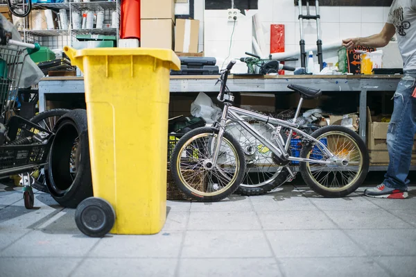 ワーク ショップでの bmx の自転車 — ストック写真