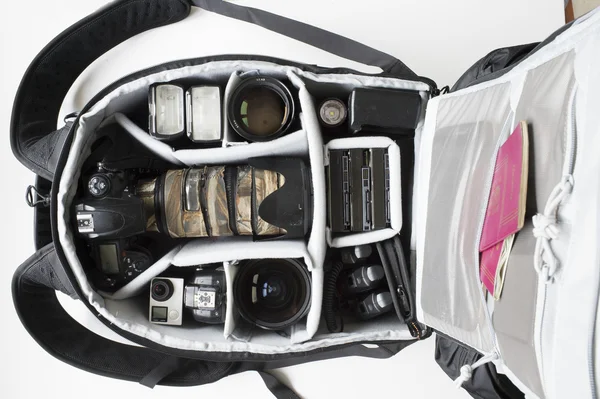 Mochila para fotógrafos con equipo fotográfico —  Fotos de Stock