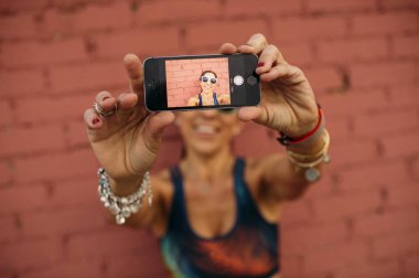 Spor kadın bir selfie oldu
