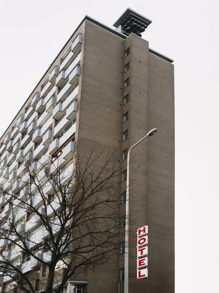 Edificio verticale che è un hotel — Foto Stock