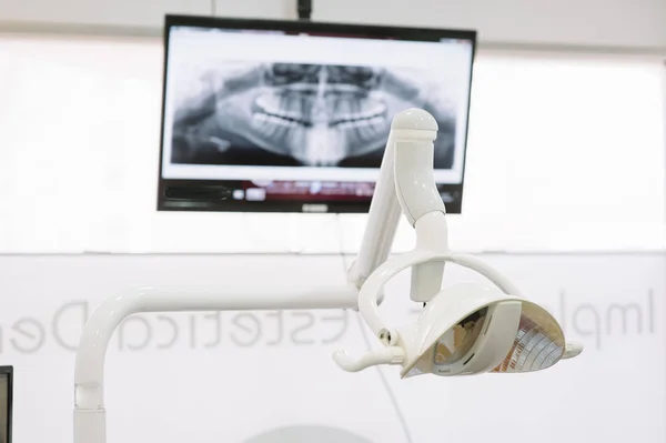 Speciale apparatuur bij tandheelkundige kantoor — Stockfoto