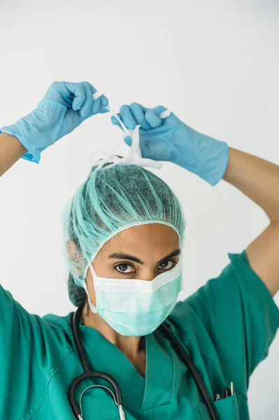 Female nurse tying surgical mask — Stock Photo, Image