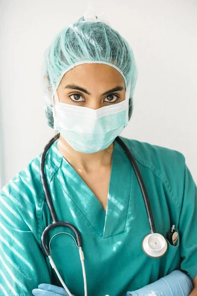 La enfermera con fonendoscopio —  Fotos de Stock
