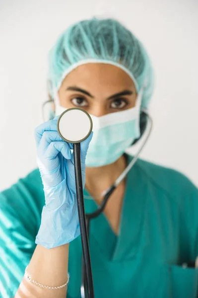 La enfermera con fonendoscopio —  Fotos de Stock