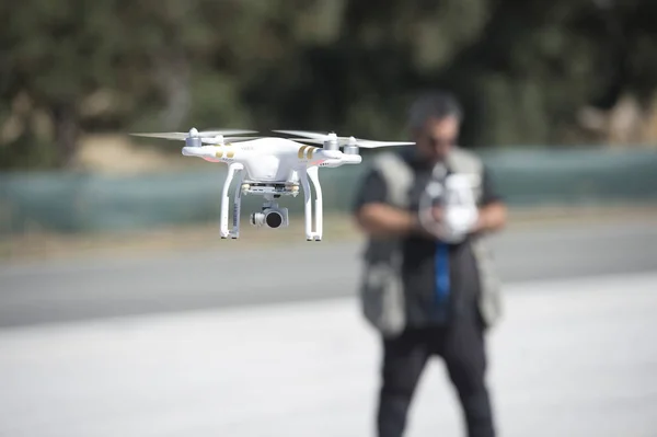 Drone людина Quadcopter — стокове фото