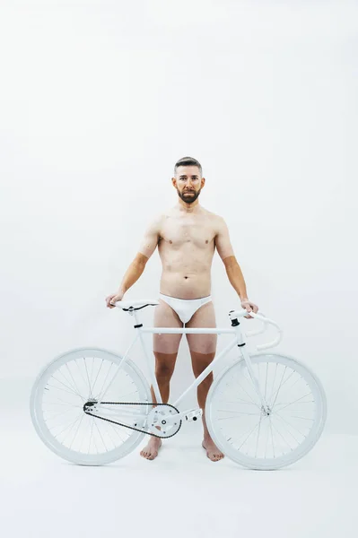 Nake man met witte fiets — Stockfoto