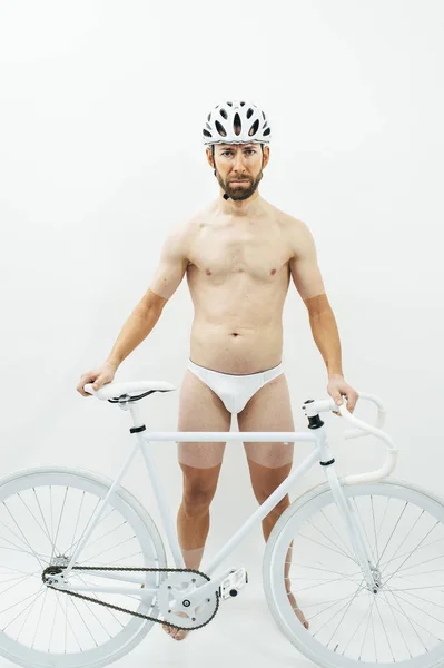 Nake man met witte fiets — Stockfoto