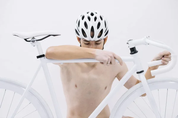 Portret van een fietser met vermoeide blik — Stockfoto