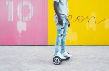 bir hoverboard sürüş veya scooter Self Dengeleme çocuk