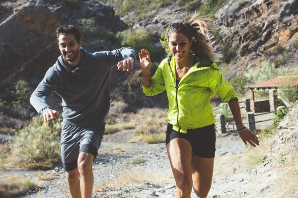 Orman'iki arkadaş genç çalışması