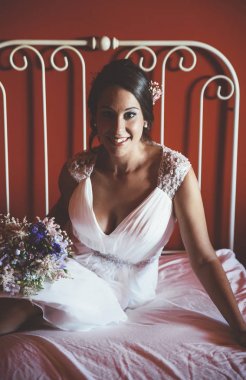 kadın odaya mutlu evli