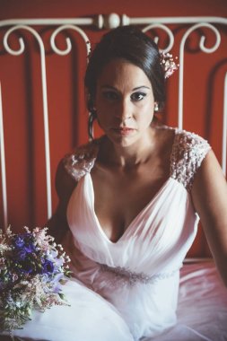 kadın odaya mutlu evli