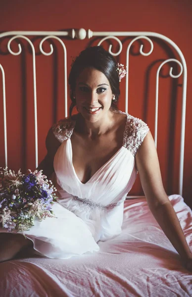 kadın odaya mutlu evli