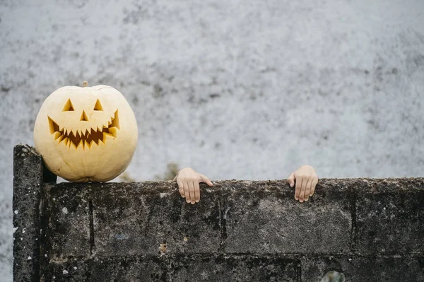 Little girl with the pumpkin outdoor — Stock Photo, Image