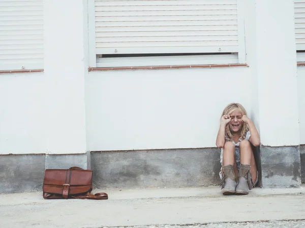 Menina triste chorando — Fotografia de Stock