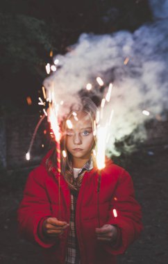 Bengal açık ile küçük kız