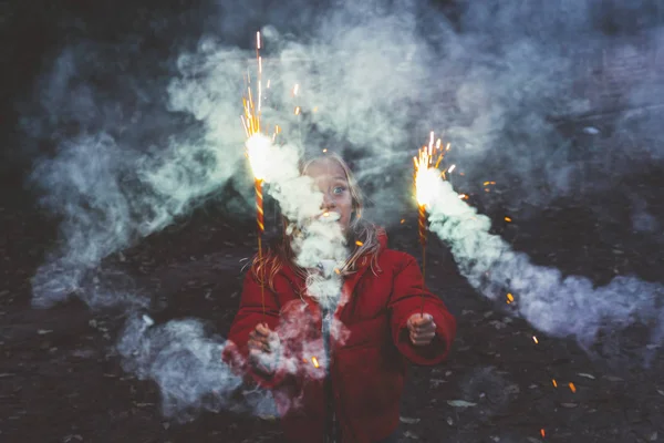 Bengal açık ile küçük kız