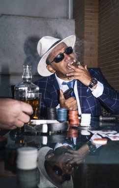 Poker oynamaya arkadaşlar