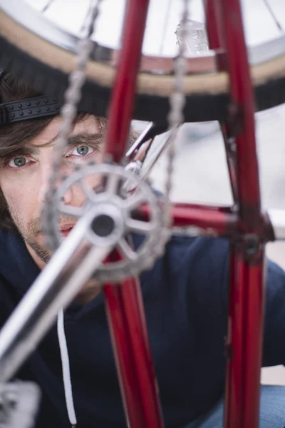 Portret jonge man met Bmx fiets. — Stockfoto