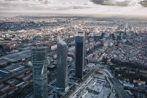 Madrid Skyline at sunset with some emblematic buildings such as — Stock Photo, Image