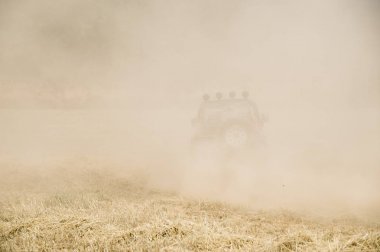 Offroad araba çölde