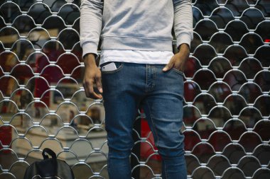 Cep telefonu ile Afrika yakışıklı adam.