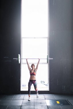 Kararlı sporcumuz ağır halter kaldırma