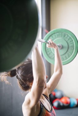 Kararlı sporcumuz ağır halter kaldırma