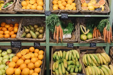 meyve ve sebze ile vitrin