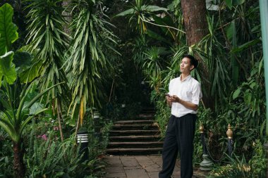 Tay adam ile smartphone