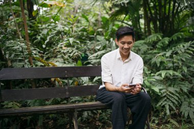 Tay adam ile smartphone