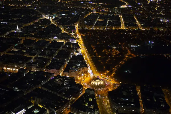 Panorama-luftaufnahme von madrid bei nacht, metropole gebäude lichter, hauptstadt von spanien, europa — Stockfoto