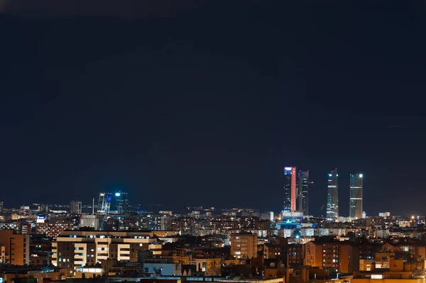 Panorama-luftaufnahme von madrid bei nacht, metropole gebäude lichter, hauptstadt von spanien, europa — Stockfoto