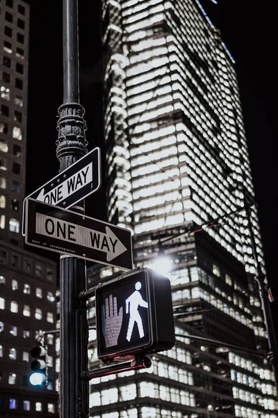 Unidirectional signs on the streets of Manhattan and the traffic light — Stock Photo, Image