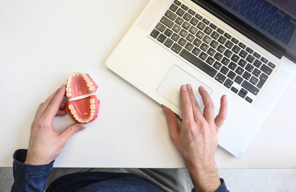 Врач-дантист
