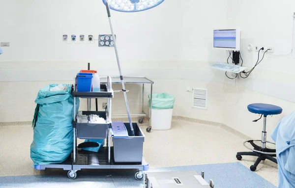 Carrello Con Prodotti Pulizia Una Stanza Ospedale — Foto Stock