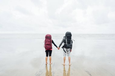 Sırt çantalı turistler keşif yerleri