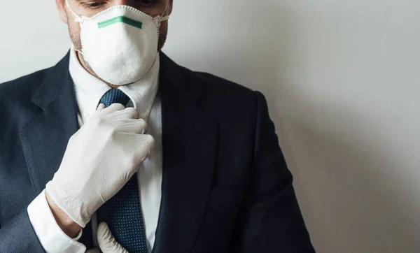 Pebisnis Dengan Masker Dan Sarung Tangan Lateks — Stok Foto