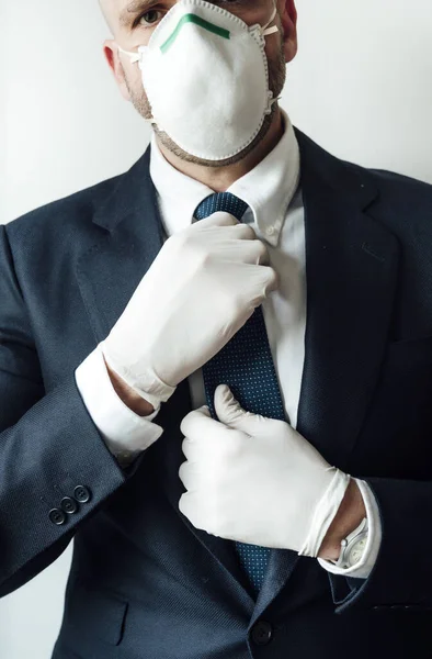 Affärsman Med Mask Och Latexhandskar — Stockfoto