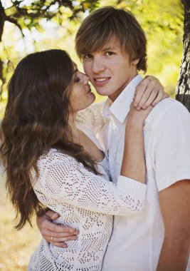  Çift birlikte iyi vakit geçiriyor 