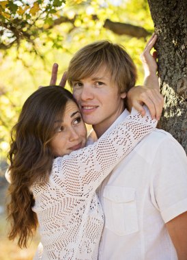  Çift birlikte iyi vakit geçiriyor 