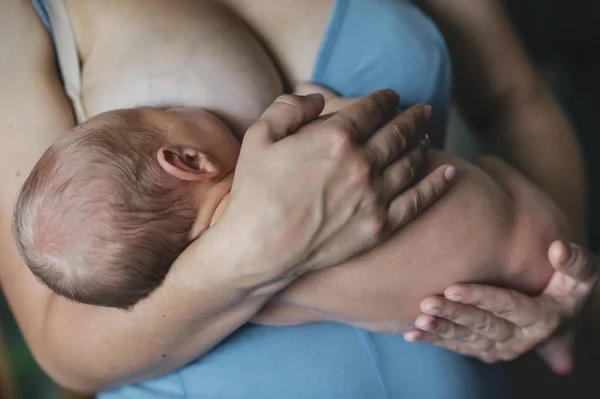 Mother breastfeeding her newborn baby boy — Stock Photo, Image