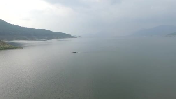 Volar al lago de metraje aéreo . — Vídeos de Stock