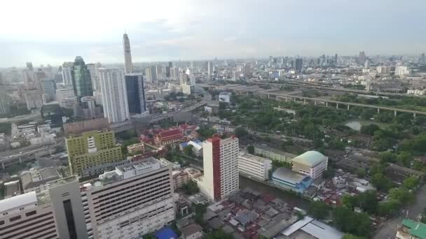 Imagens aéreas da cidade da torre de escritório — Vídeo de Stock